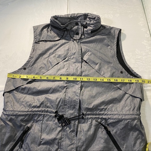Lou & Grey utility zip up vest cinched with hide away hood size XS - Picture 6 of 9